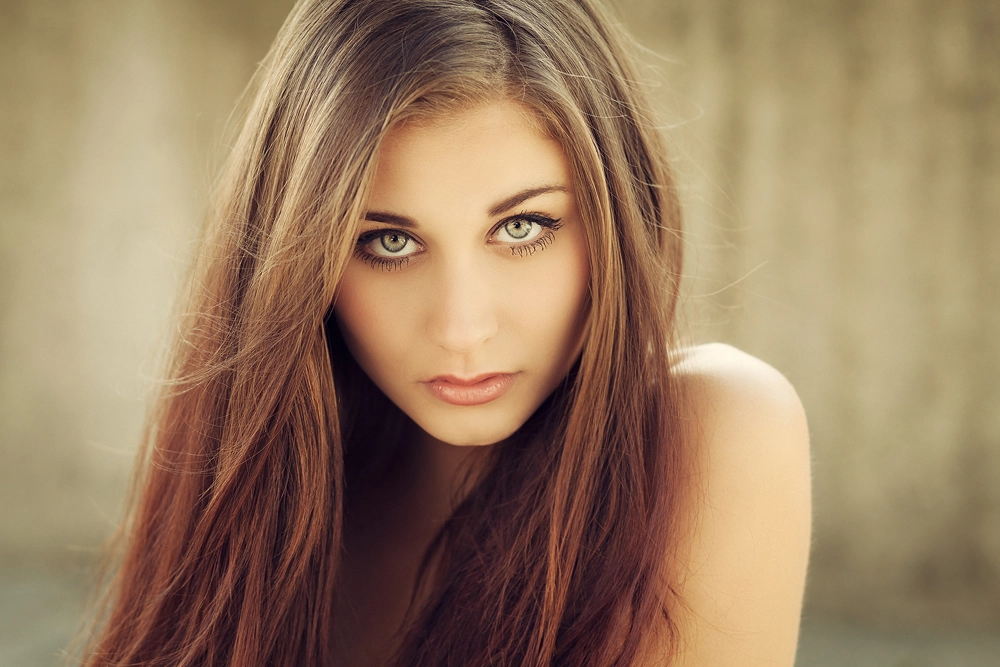 1/160s, F/4.0, ISO200, 85mm, Available Light