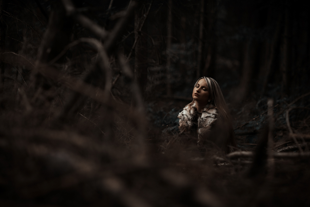 Portrait von Kristina, Fotoshooting Steinwand in der Rhön