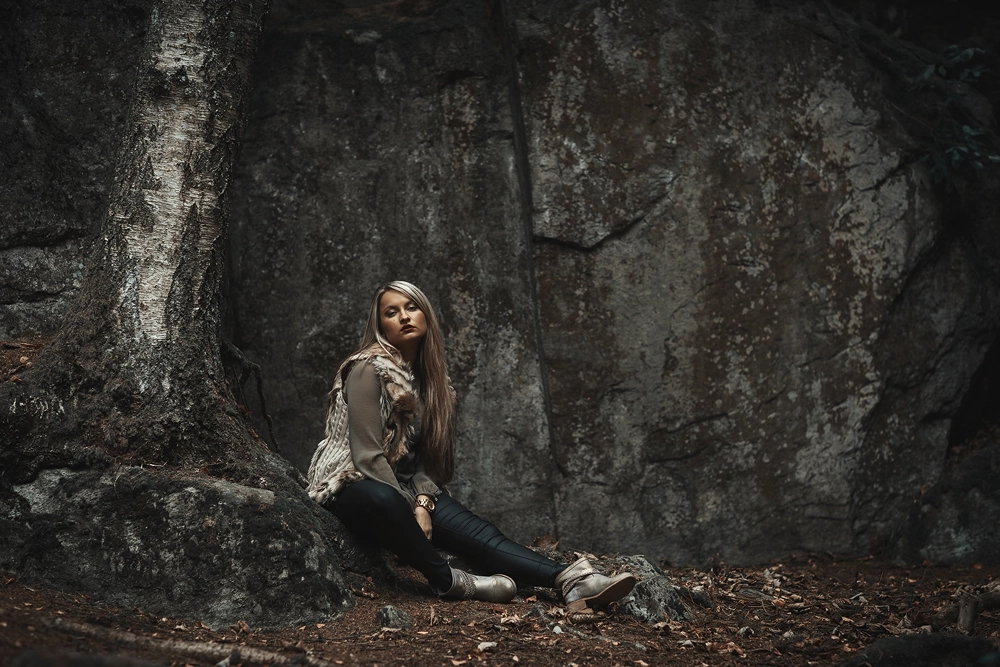 Portrait von Kristina, Fotoshooting Steinwand in der Rhön