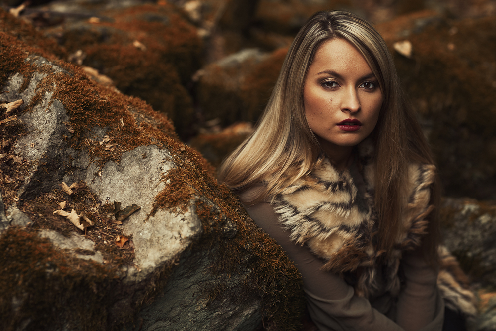 Portrait von Kristina, Fotoshooting Steinwand in der Rhön