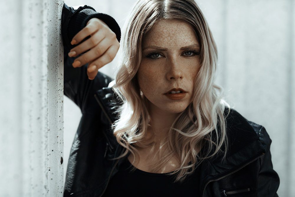 Portrait von Alla - Available Light