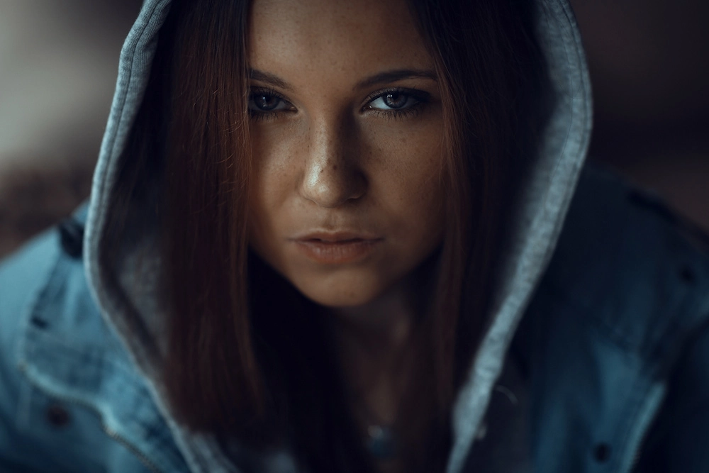 Portrait von Julia mit Available Light