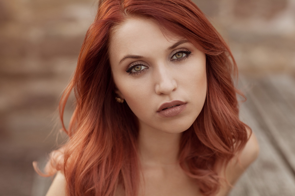 Portrait von Julia mit natürlichem Licht fotografiert