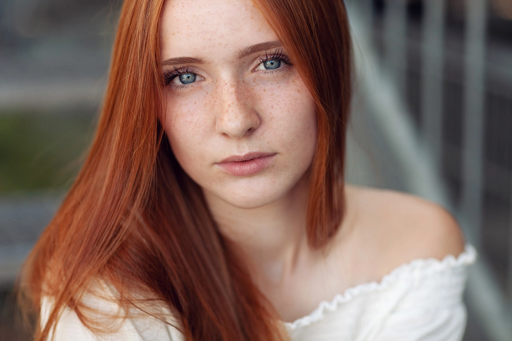 Red Hair, Blue Eyes, Freckles - Portraitfotos mit Daniela