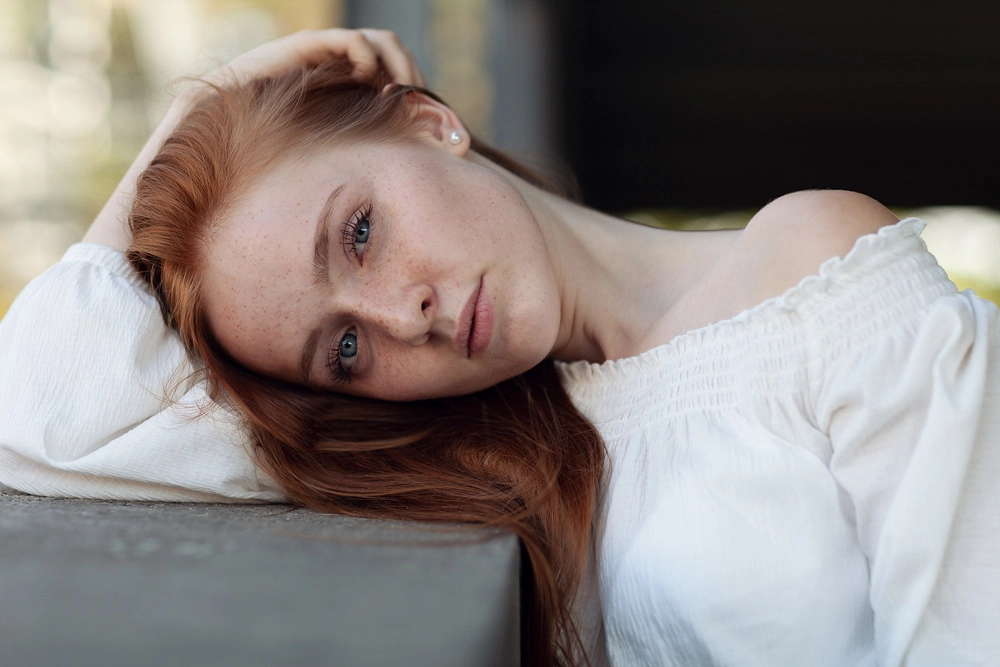 Red Hair, Blue Eyes, Freckles - Portraitfotos mit Daniela