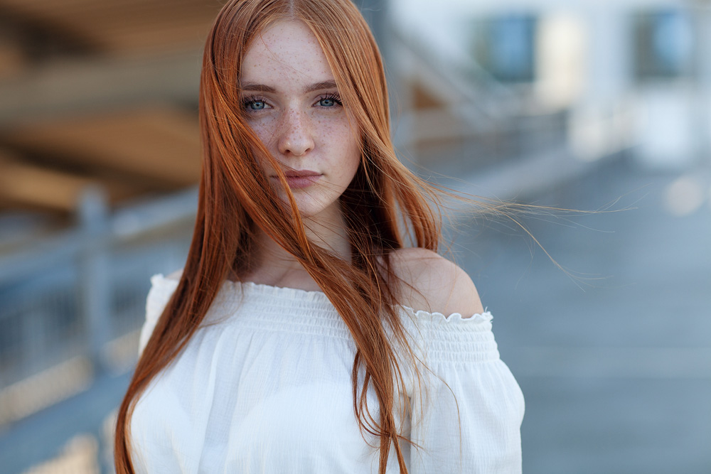 Red Hair, Blue Eyes, Freckles - Portraitfotos mit Daniela