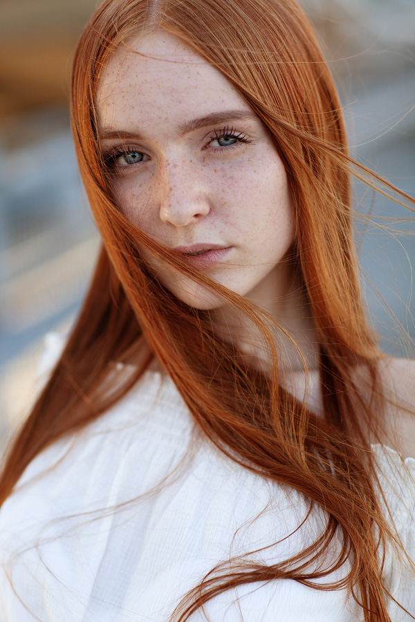 Red Hair, Blue Eyes, Freckles - Portraitfotos mit Daniela
