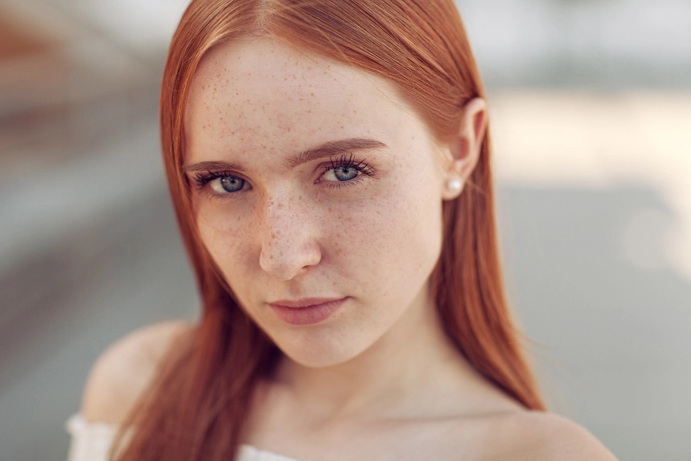 Red Hair, Blue Eyes, Freckles - Portraitfotos mit Daniela