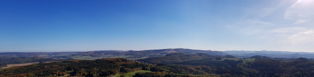 Panoramaaufnahme von der Milseburg in der Rhön