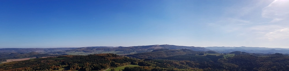Panoramaaufnahme von der Milseburg in der Rhön