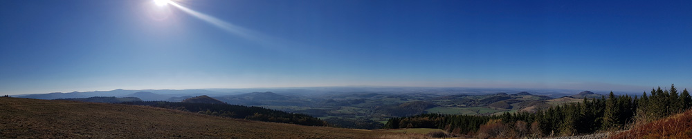 Panoramaaufnahme von der Wasserkuppe in der Rhön