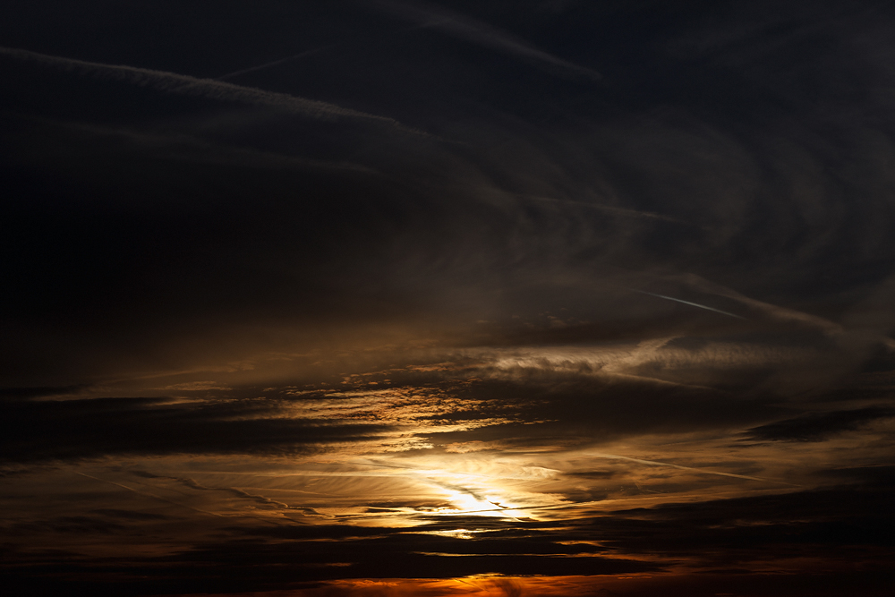 Blick nach oben – Lichtspiel am Himmel