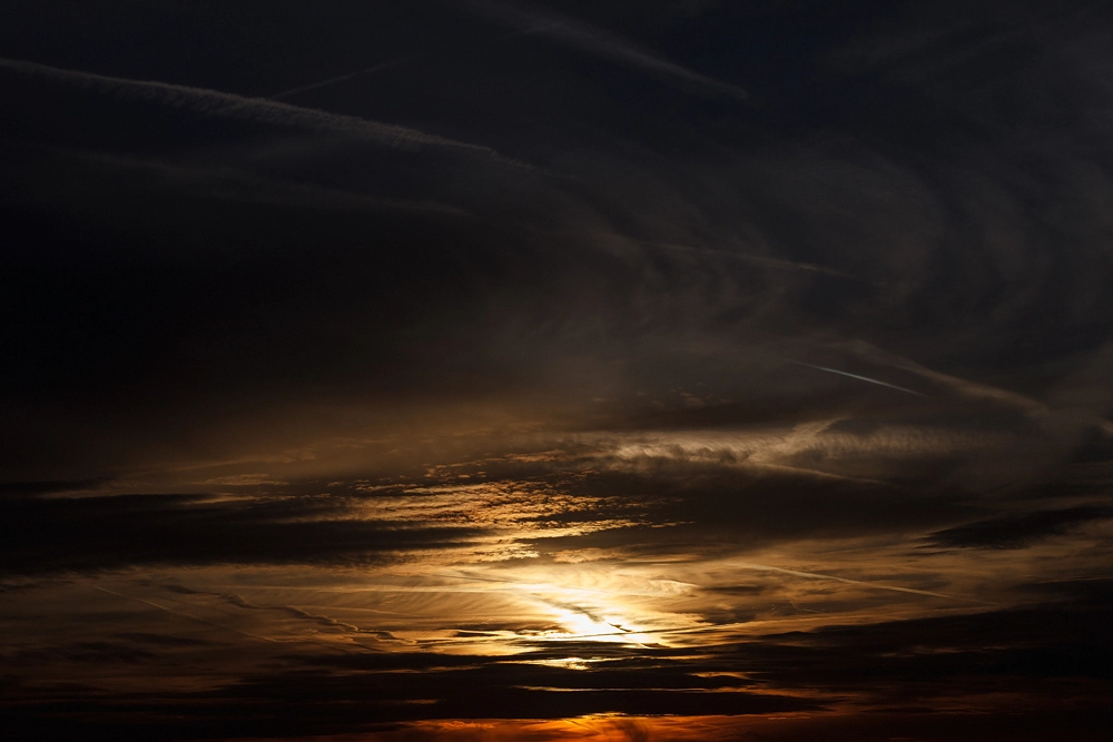 Blick nach oben – Lichtspiel am Himmel