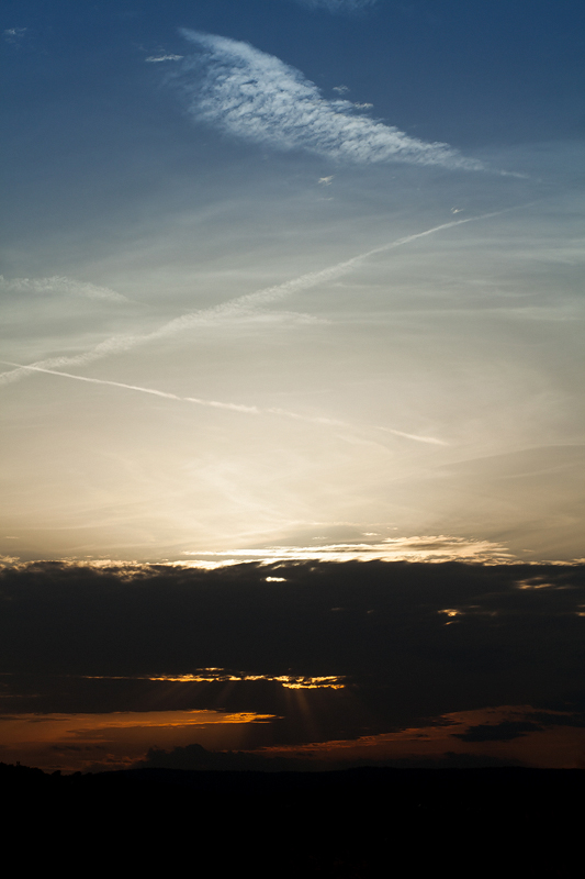 Blick nach oben – Lichtspiel am Himmel