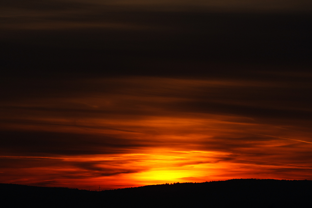 Blick nach oben – Lichtspiel am Himmel