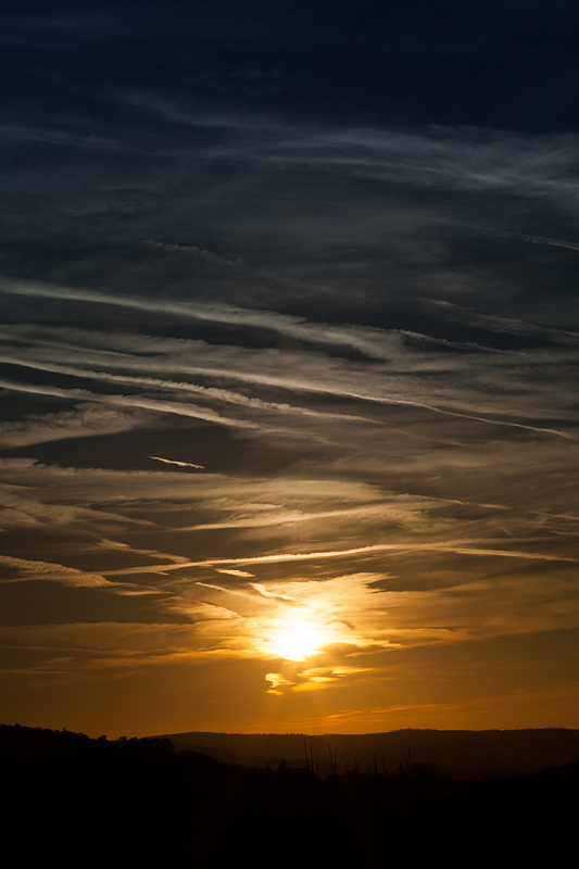 Blick nach oben – Lichtspiel am Himmel