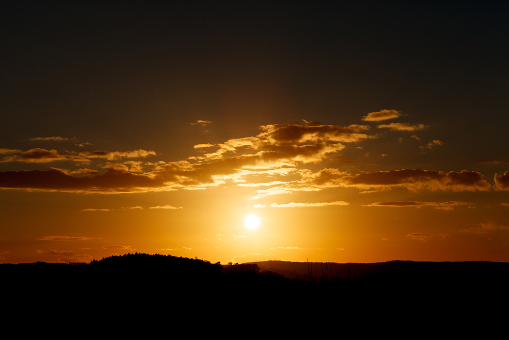 Blick nach oben – Lichtspiel am Himmel