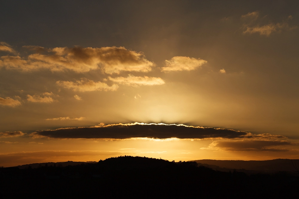 Blick nach oben – Lichtspiel am Himmel